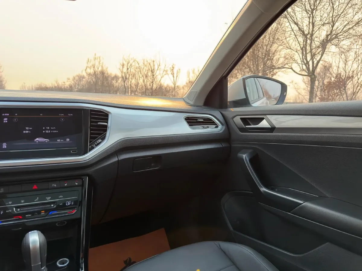 2022 Volkswagen T-Roc 1.4T 150HP L4 7DCT,autocango,china used car exporter,china ev exporter,chinese used car exporter,chinese used ev exporter