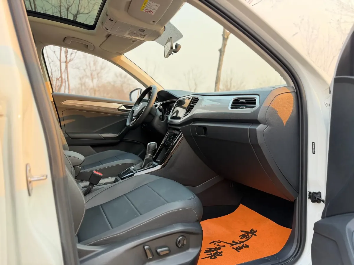 2022 Volkswagen T-Roc 1.4T 150HP L4 7DCT,autocango,china used car exporter,china ev exporter,chinese used car exporter,chinese used ev exporter