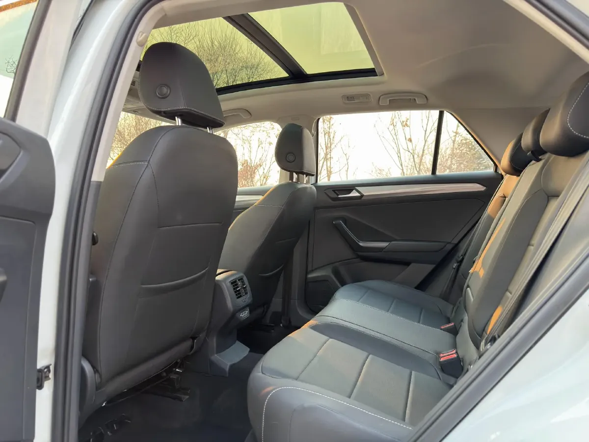 2022 Volkswagen T-Roc 1.4T 150HP L4 7DCT,autocango,china used car exporter,china ev exporter,chinese used car exporter,chinese used ev exporter