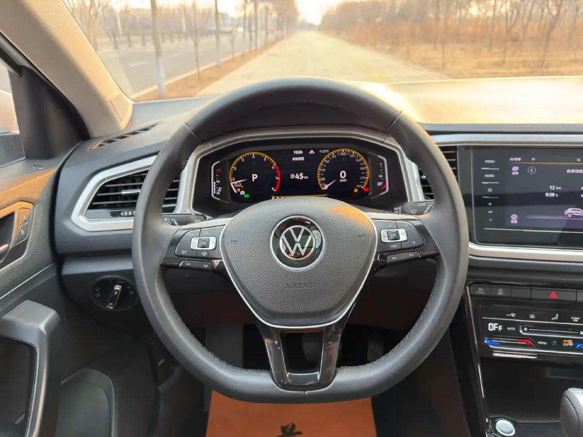 2022 Volkswagen T-Roc 1.4T 150HP L4 7DCT,autocango,china used car exporter,china ev exporter,chinese used car exporter,chinese used ev exporter
