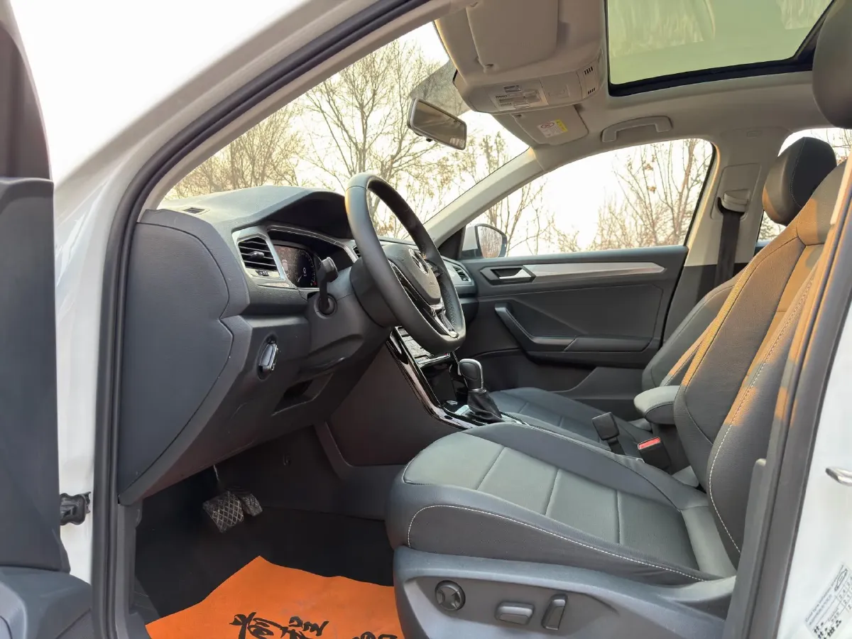 2022 Volkswagen T-Roc 1.4T 150HP L4 7DCT,autocango,china used car exporter,china ev exporter,chinese used car exporter,chinese used ev exporter