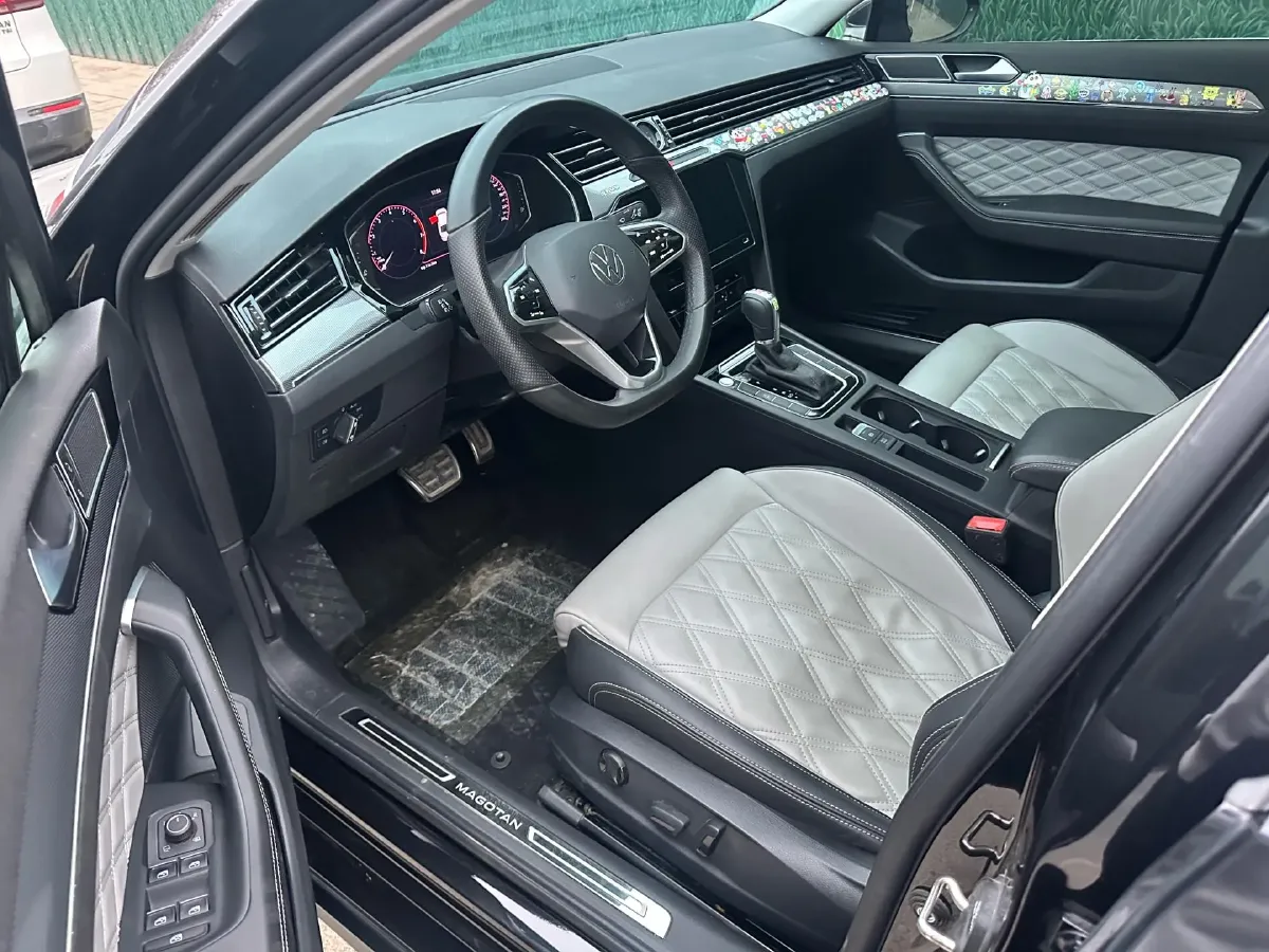 2024 Volkswagen Magotan 2.0T 186HP L4 7DCT,autocango,china used car exporter,china ev exporter,chinese used car exporter,chinese used ev exporter