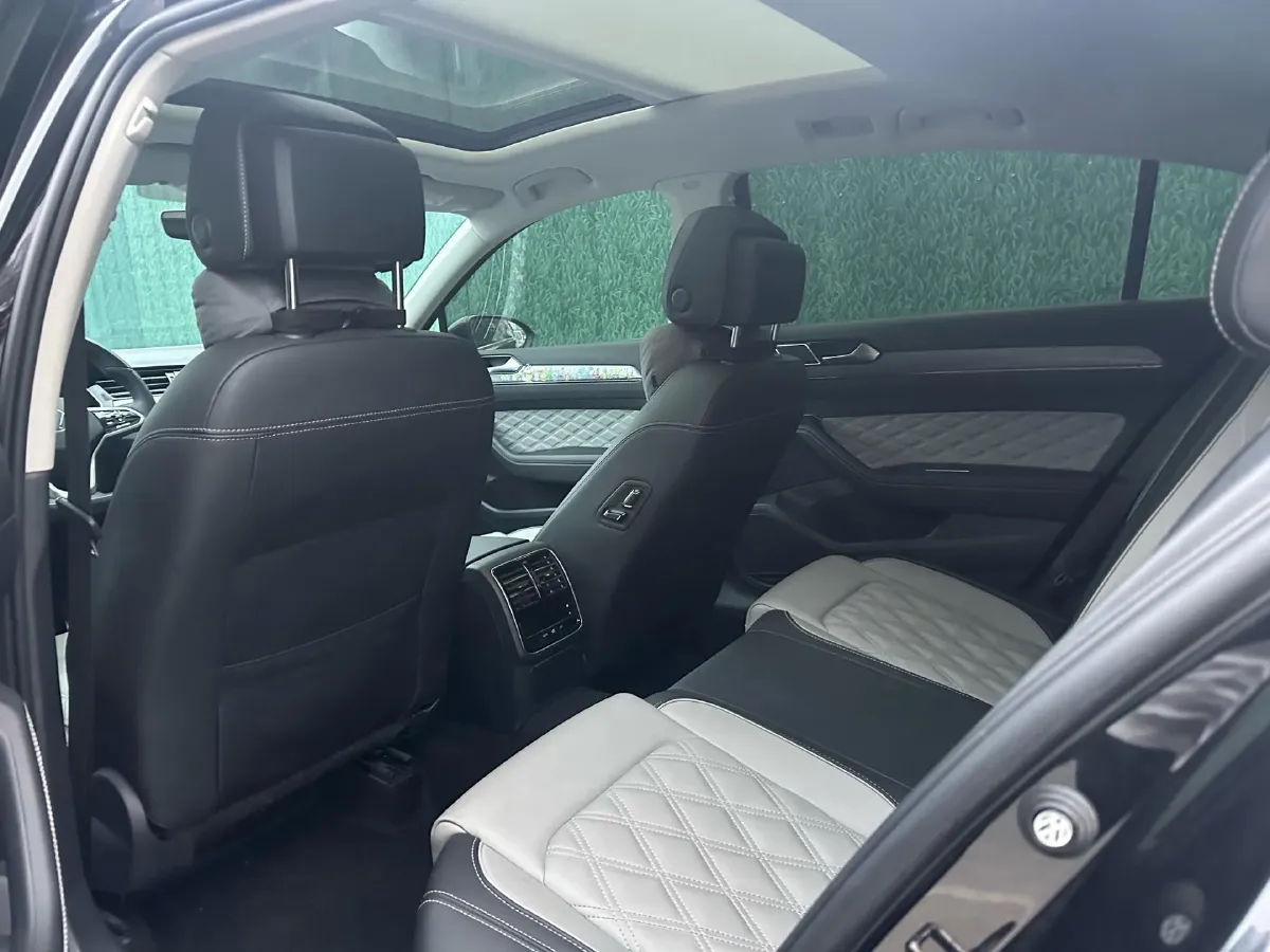 2024 Volkswagen Magotan 2.0T 186HP L4 7DCT,autocango,china used car exporter,china ev exporter,chinese used car exporter,chinese used ev exporter