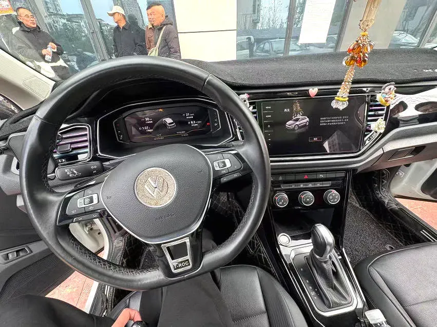 2021 Volkswagen T-Roc 1.4T 150HP L4 7DCT,autocango,china used car exporter,china ev exporter,chinese used car exporter,chinese used ev exporter
