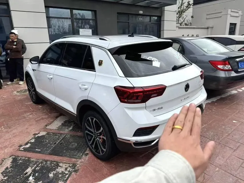 2021 Volkswagen T-Roc 1.4T 150HP L4 7DCT,autocango,china used car exporter,china ev exporter,chinese used car exporter,chinese used ev exporter