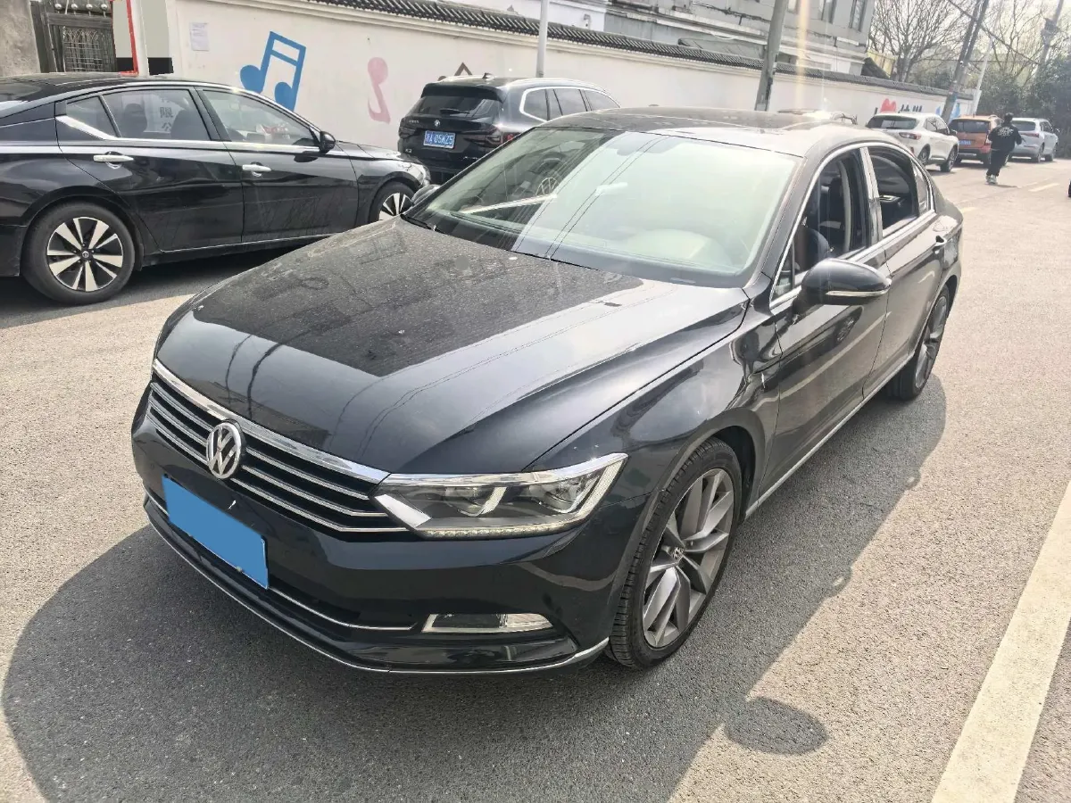 2019 Volkswagen Magotan 2.0T 186HP L4 7DCT,autocango,china used car exporter,china ev exporter,chinese used car exporter,chinese used ev exporter