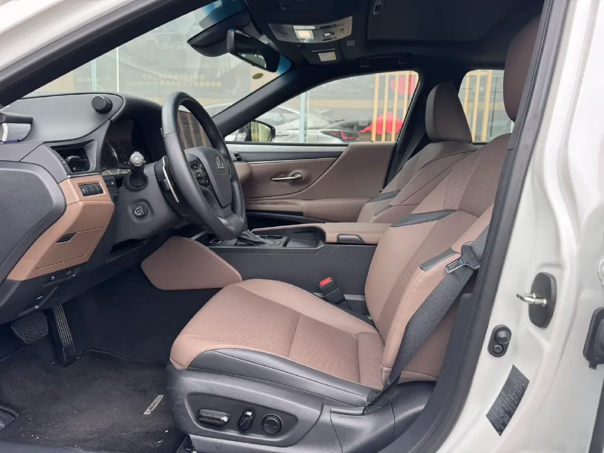 2025 Lexus ES 2.5L 178HP L4 E-CVT Hybrid,autocango,china used car exporter,china ev exporter,chinese used car exporter,chinese used ev exporter