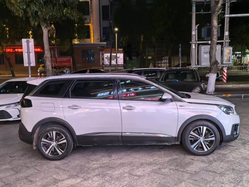 2017 Peugeot 5008 1.8T 204HP L4 6AT,autocango,china used car exporter,china ev exporter,chinese used car exporter,chinese used ev exporter