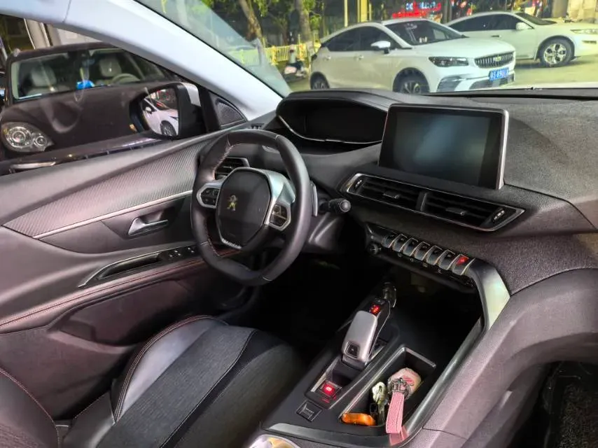 2017 Peugeot 5008 1.8T 204HP L4 6AT,autocango,china used car exporter,china ev exporter,chinese used car exporter,chinese used ev exporter