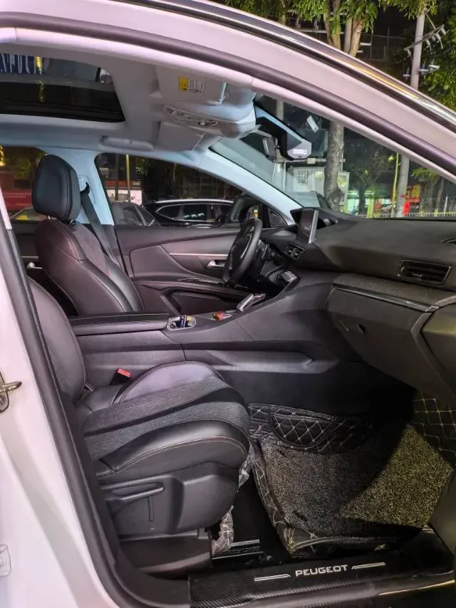 2017 Peugeot 5008 1.8T 204HP L4 6AT,autocango,china used car exporter,china ev exporter,chinese used car exporter,chinese used ev exporter