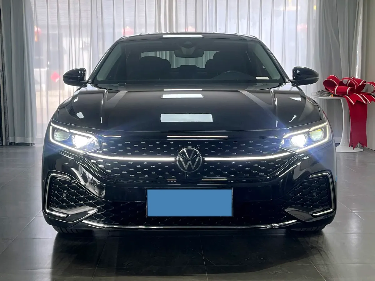 2023 Volkswagen Passat 2.0T 186HP L4 7DCT,autocango,china used car exporter,china ev exporter,chinese used car exporter,chinese used ev exporter