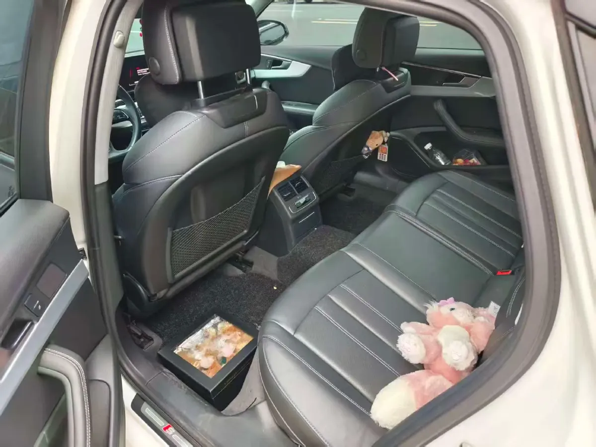 2022 Audi A4L 2.0T 190HP L4 7DCT,autocango,china used car exporter,china ev exporter,chinese used car exporter,chinese used ev exporter