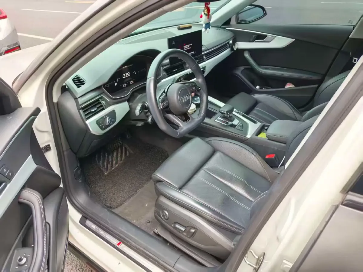 2022 Audi A4L 2.0T 190HP L4 7DCT,autocango,china used car exporter,china ev exporter,chinese used car exporter,chinese used ev exporter