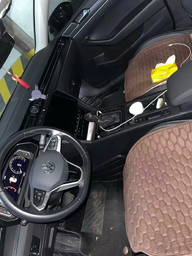 2020 Volkswagen Magotan 2.0T 220HP L4 7DCT,autocango,china used car exporter,china ev exporter,chinese used car exporter,chinese used ev exporter