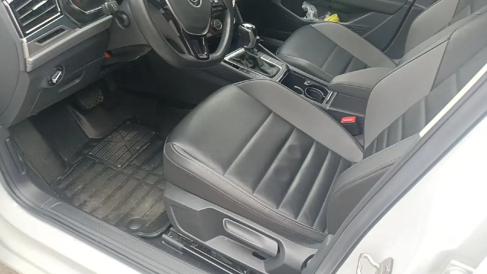 2019 Jeep Renegade 1.3T 173HP L4 7DCT,autocango,china used car exporter,china ev exporter,chinese used car exporter,chinese used ev exporter