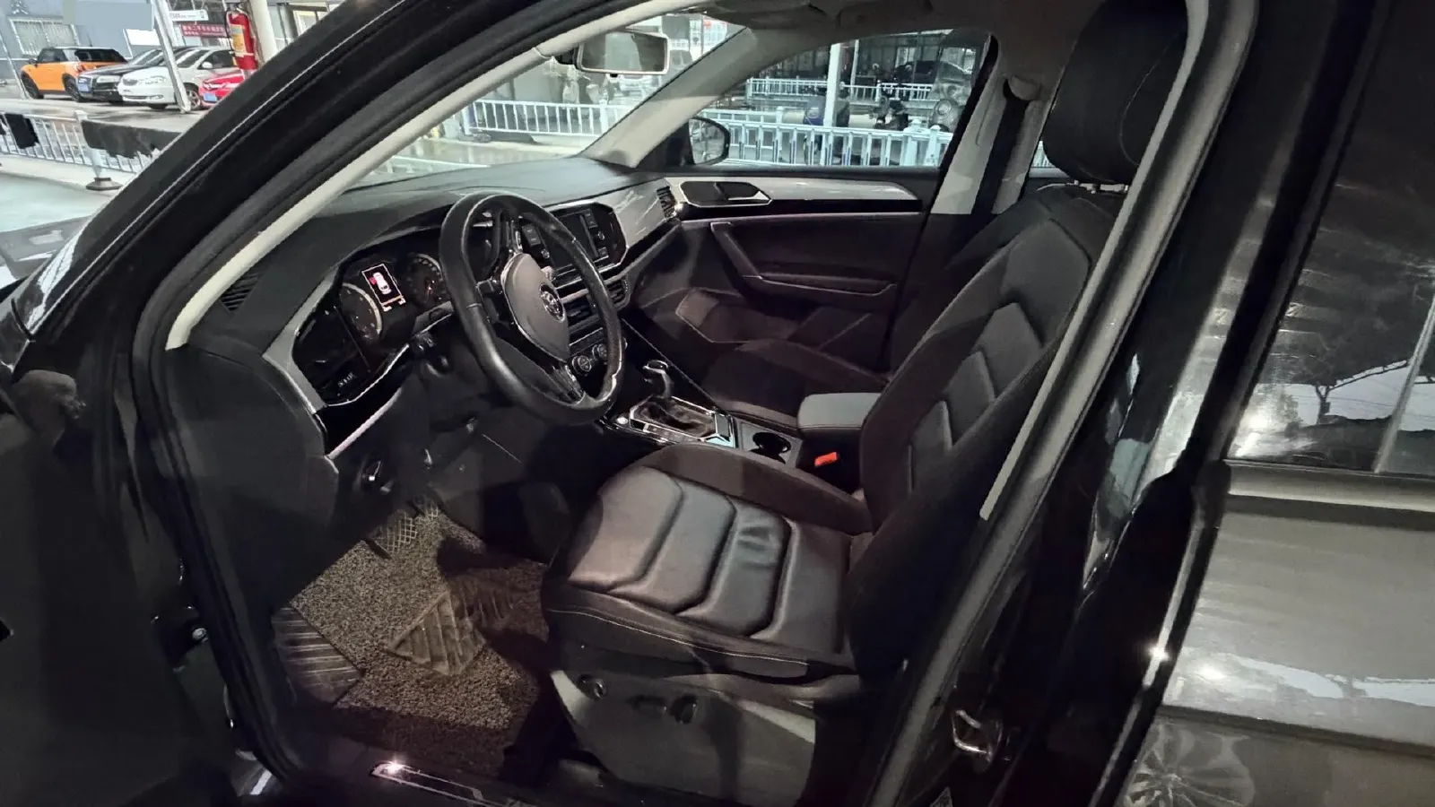 2019 Jeep Cherokee 2.0T 234HP L4 9AT,autocango,china used car exporter,china ev exporter,chinese used car exporter,chinese used ev exporter