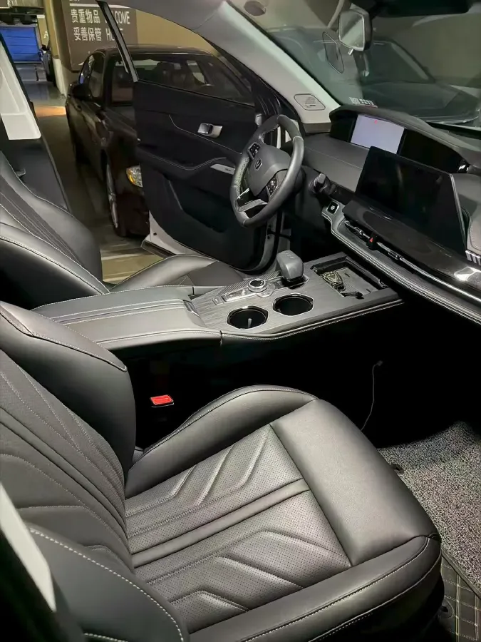 2024 ChangAn UNI-K 2.0T 233HP L4 8AT,autocango,china used car exporter,china ev exporter,chinese used car exporter,chinese used ev exporter