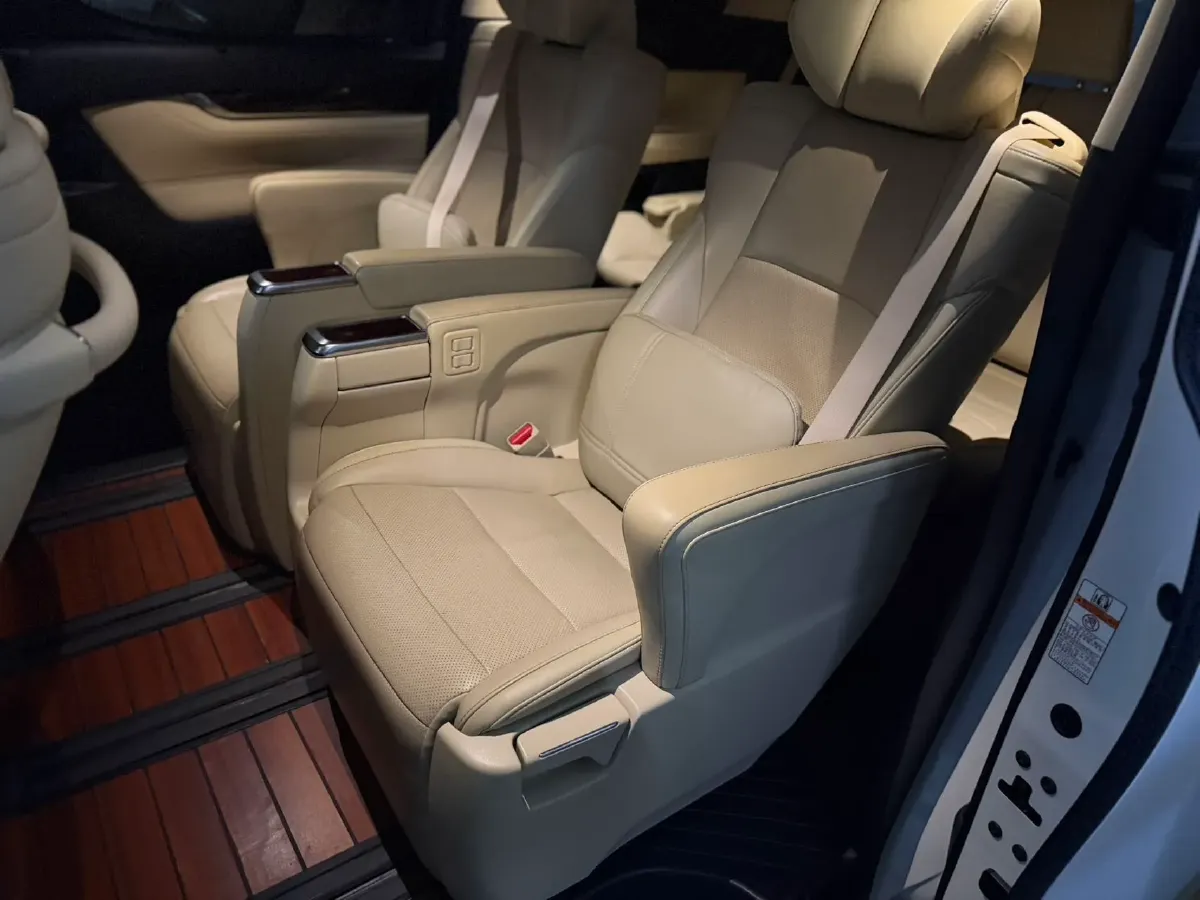 2015 Toyota Alphard 3.5L 275HP V6 6AT,autocango,china used car exporter,china ev exporter,chinese used car exporter,chinese used ev exporter