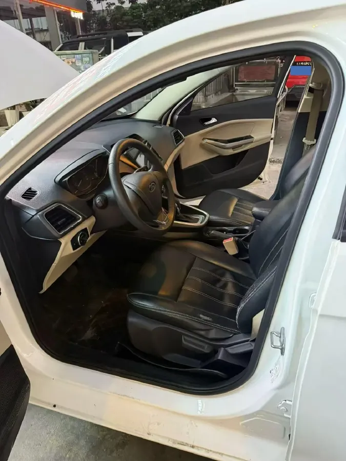 2017 Ford Escort 1.5L 113HP L4 6AT,autocango,china used car exporter,china ev exporter,chinese used car exporter,chinese used ev exporter