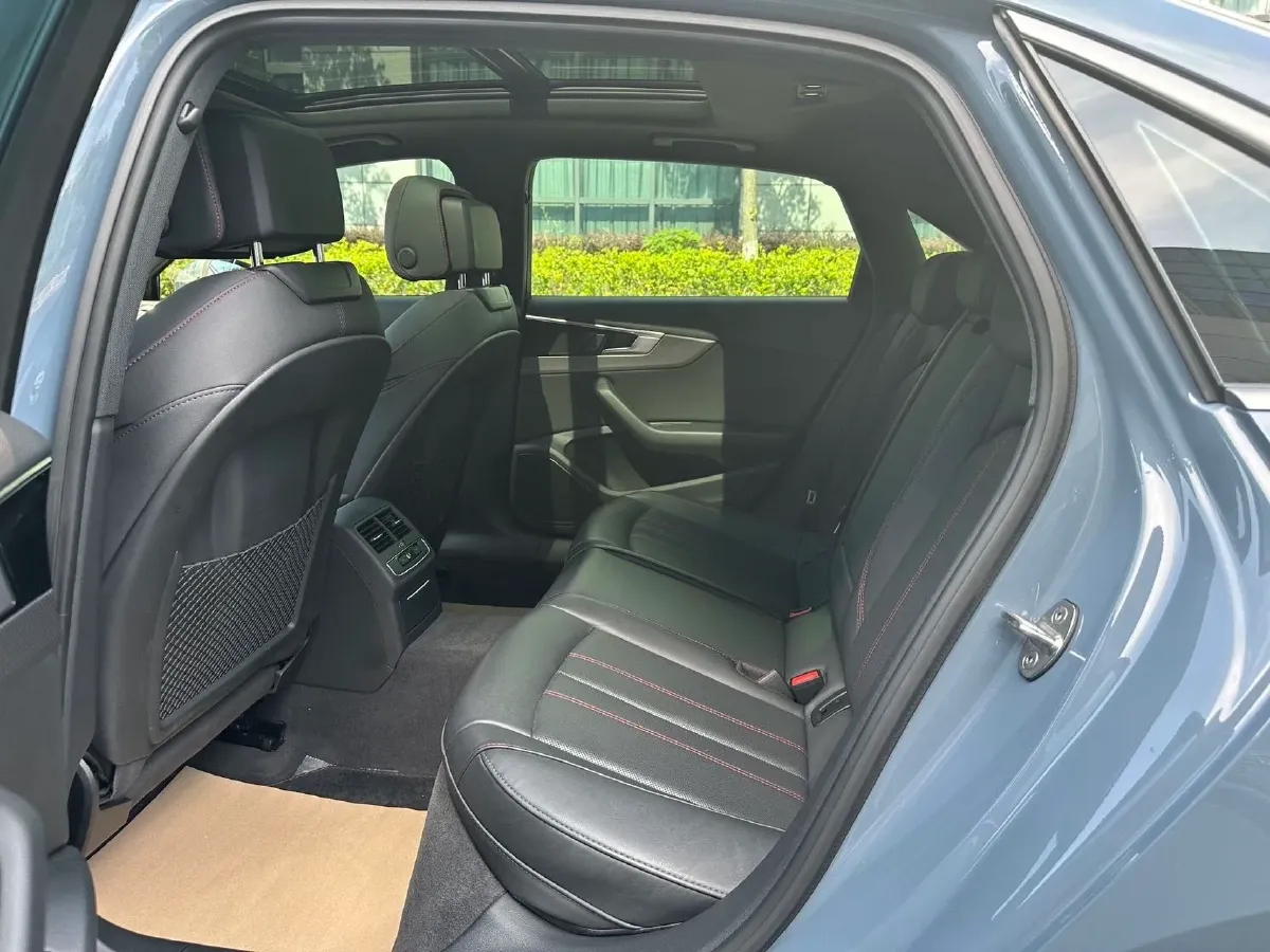 2022 Audi A4L 2.0T 190HP L4 7DCT,autocango,china used car exporter,china ev exporter,chinese used car exporter,chinese used ev exporter