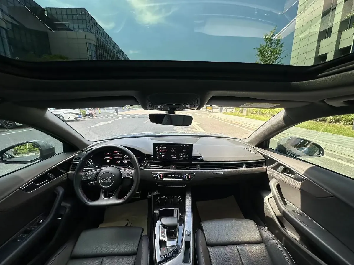 2022 Audi A4L 2.0T 190HP L4 7DCT,autocango,china used car exporter,china ev exporter,chinese used car exporter,chinese used ev exporter