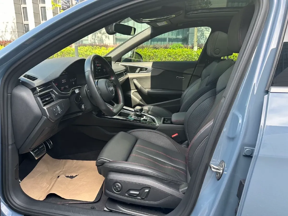 2022 Audi A4L 2.0T 190HP L4 7DCT,autocango,china used car exporter,china ev exporter,chinese used car exporter,chinese used ev exporter