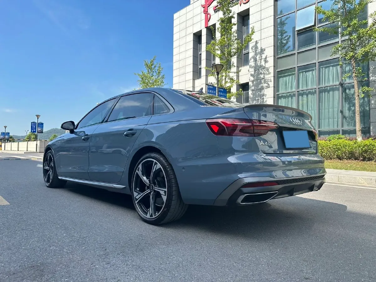 2022 Audi A4L 2.0T 190HP L4 7DCT,autocango,china used car exporter,china ev exporter,chinese used car exporter,chinese used ev exporter