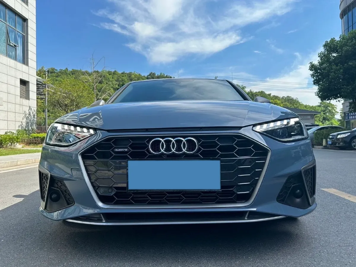 2022 Audi A4L 2.0T 190HP L4 7DCT,autocango,china used car exporter,china ev exporter,chinese used car exporter,chinese used ev exporter