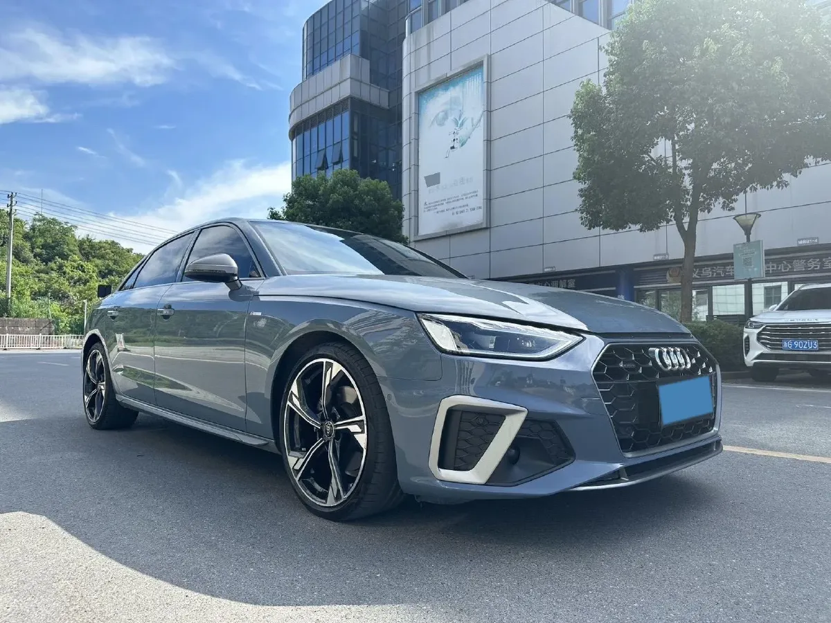 2022 Audi A4L 2.0T 190HP L4 7DCT,autocango,china used car exporter,china ev exporter,chinese used car exporter,chinese used ev exporter