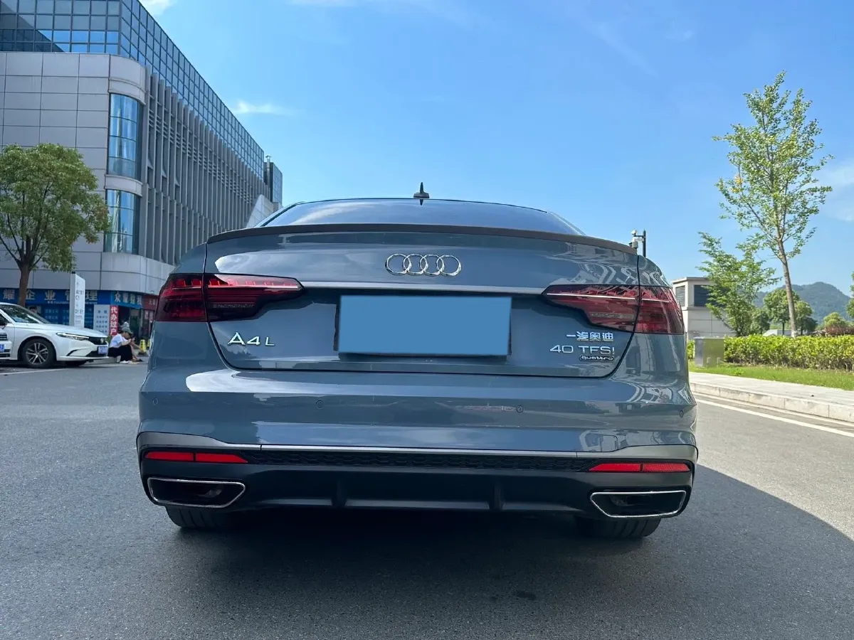 2022 Audi A4L 2.0T 190HP L4 7DCT,autocango,china used car exporter,china ev exporter,chinese used car exporter,chinese used ev exporter