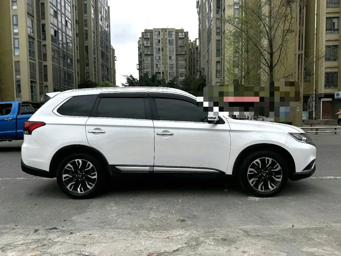 2019 Mitsubishi Outlander 2.4L 192HP L4 CVT,autocango,china used car exporter,china ev exporter,chinese used car exporter,chinese used ev exporter