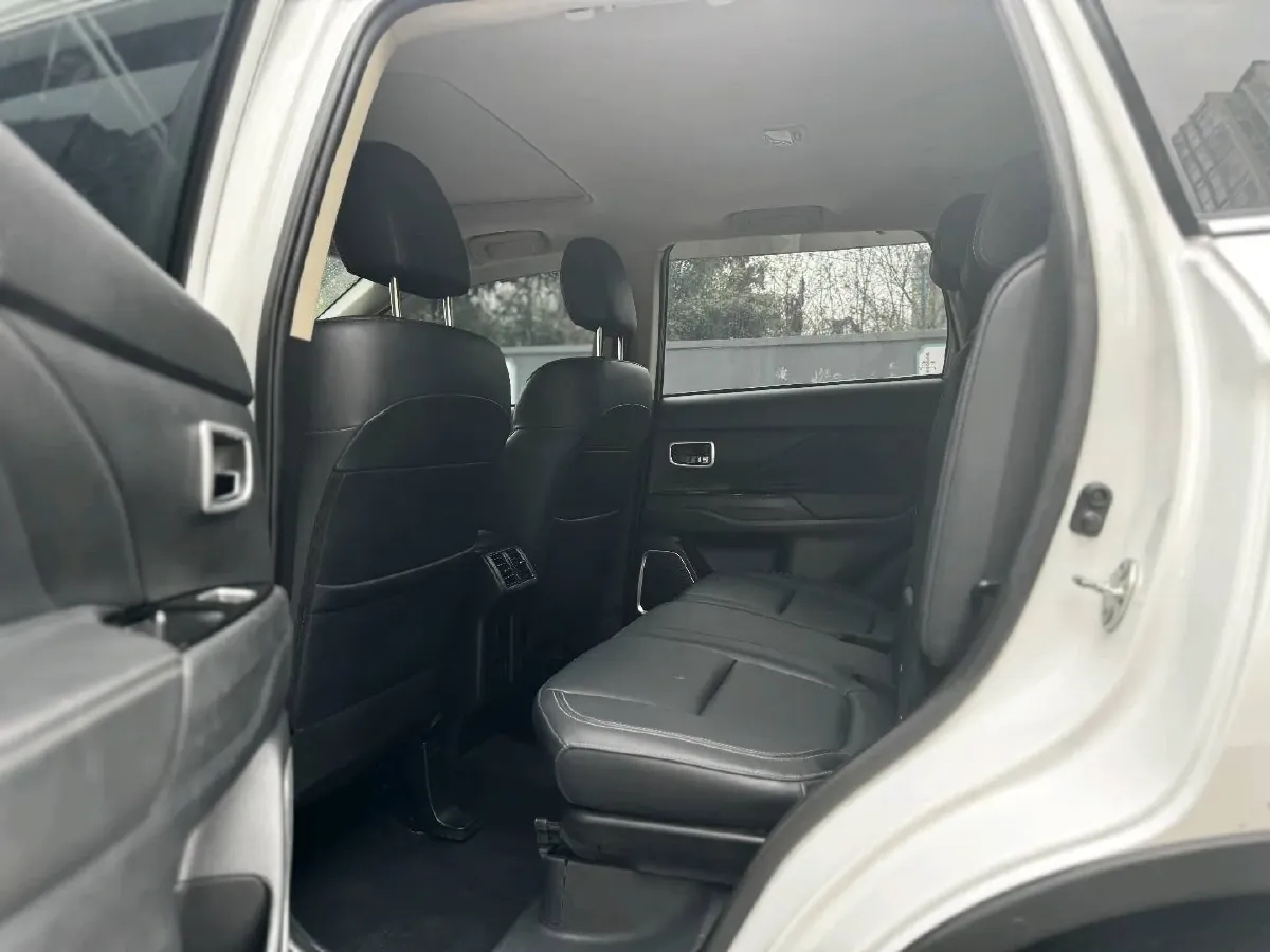 2019 Mitsubishi Outlander 2.4L 192HP L4 CVT,autocango,china used car exporter,china ev exporter,chinese used car exporter,chinese used ev exporter