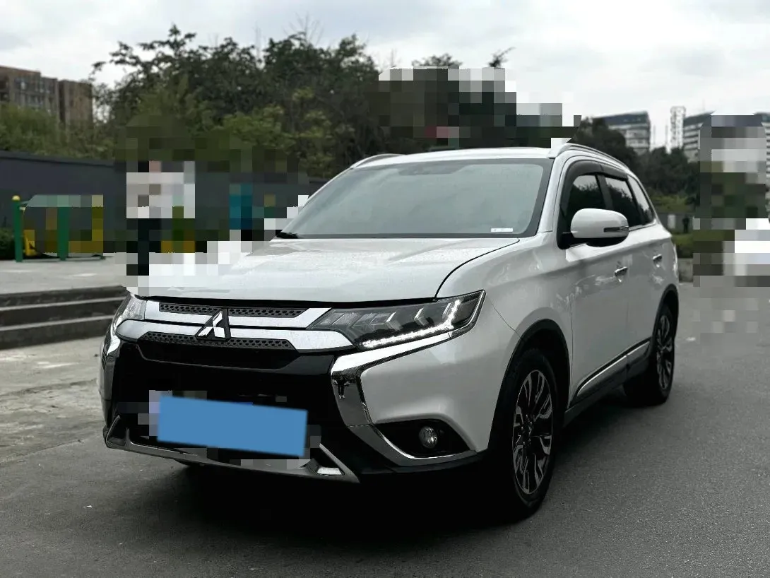 2019 Mitsubishi Outlander 2.4L 192HP L4 CVT,autocango,china used car exporter,china ev exporter,chinese used car exporter,chinese used ev exporter