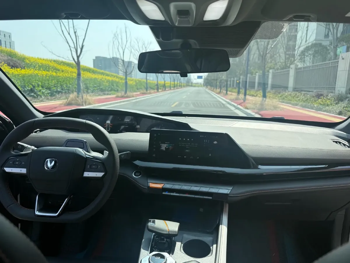 2023 ChangAn UNI-V 1.5T 188HP L4 7DCT,autocango,china used car exporter,china ev exporter,chinese used car exporter,chinese used ev exporter