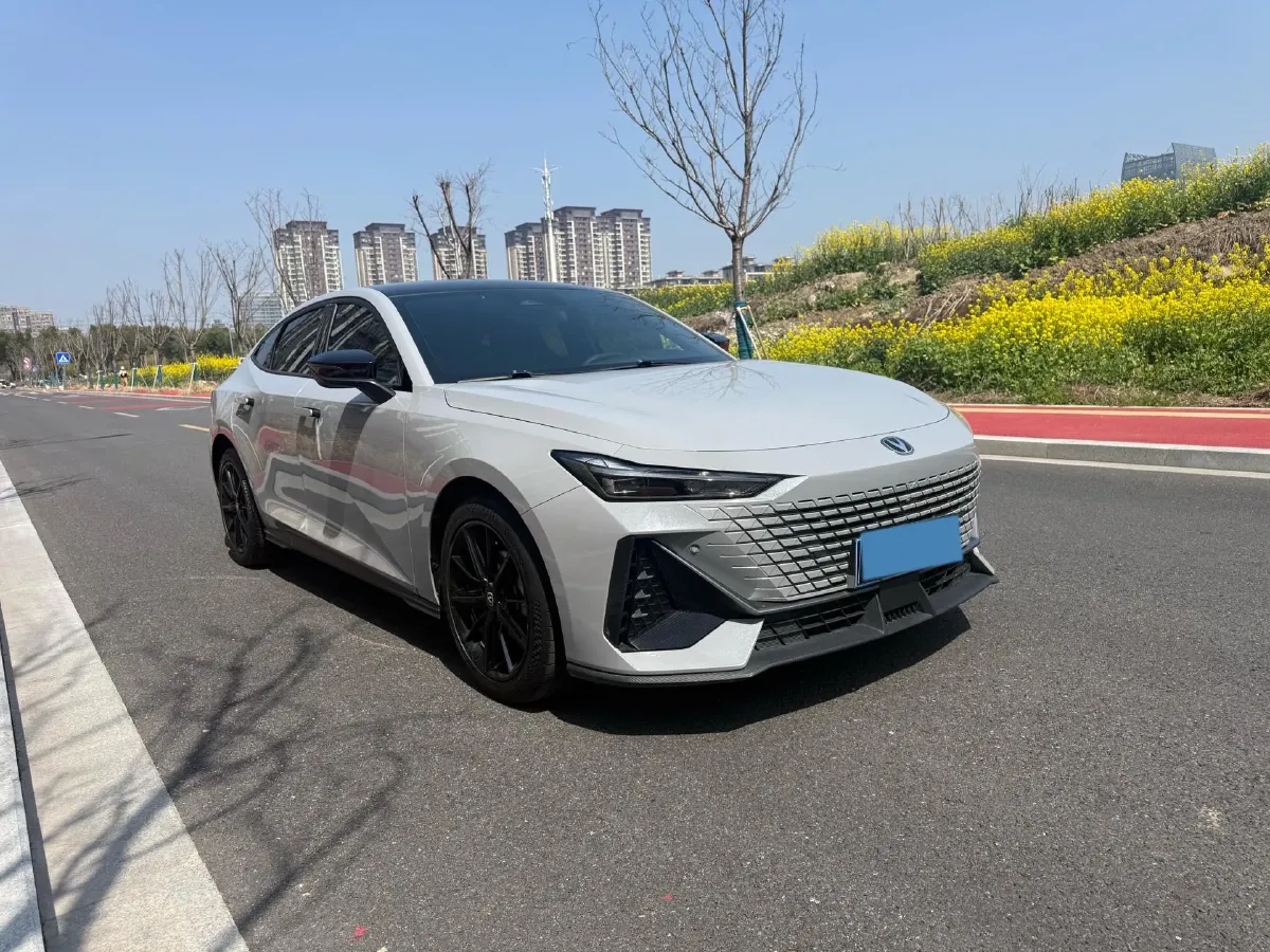 2023 ChangAn UNI-V 1.5T 188HP L4 7DCT,autocango,china used car exporter,china ev exporter,chinese used car exporter,chinese used ev exporter