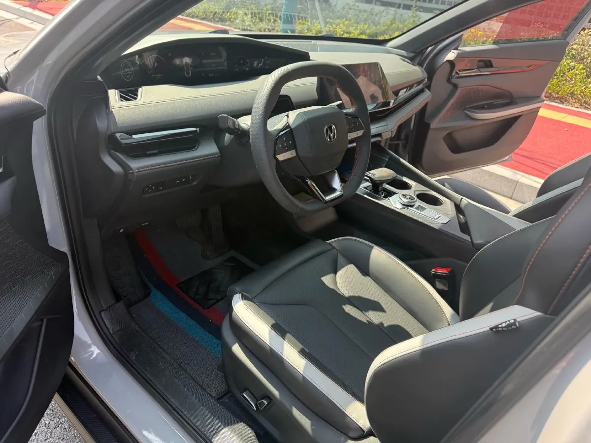 2023 ChangAn UNI-V 1.5T 188HP L4 7DCT,autocango,china used car exporter,china ev exporter,chinese used car exporter,chinese used ev exporter