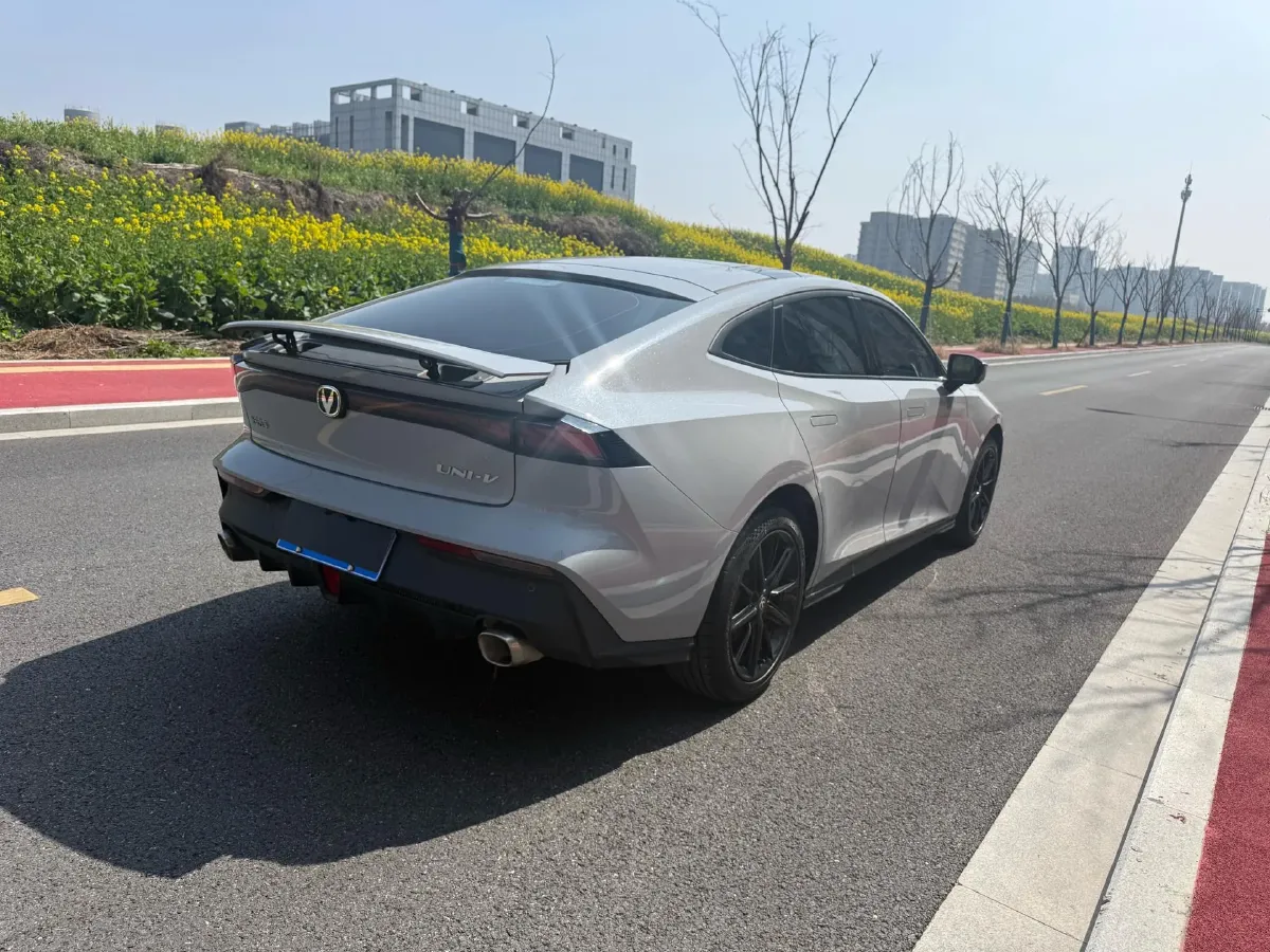 2023 ChangAn UNI-V 1.5T 188HP L4 7DCT,autocango,china used car exporter,china ev exporter,chinese used car exporter,chinese used ev exporter