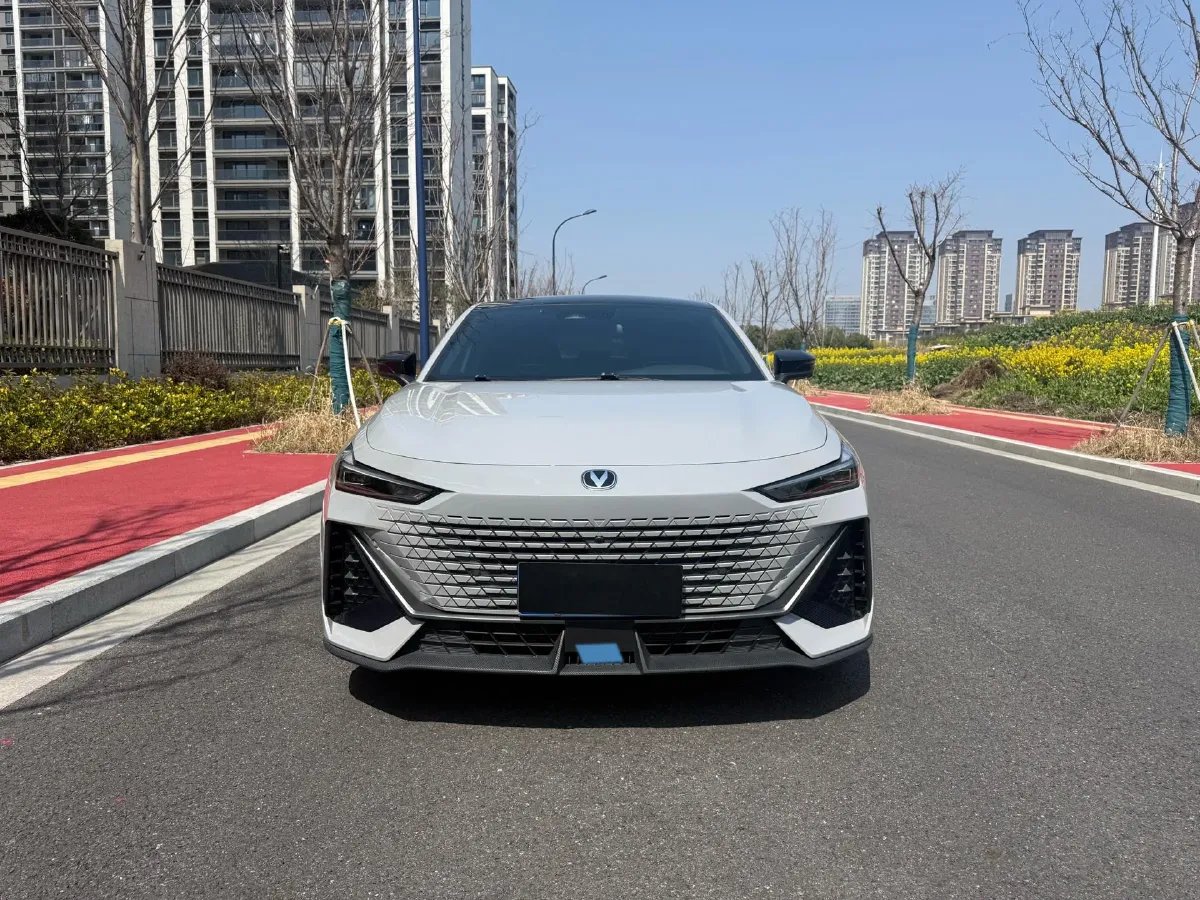 2023 ChangAn UNI-V 1.5T 188HP L4 7DCT,autocango,china used car exporter,china ev exporter,chinese used car exporter,chinese used ev exporter