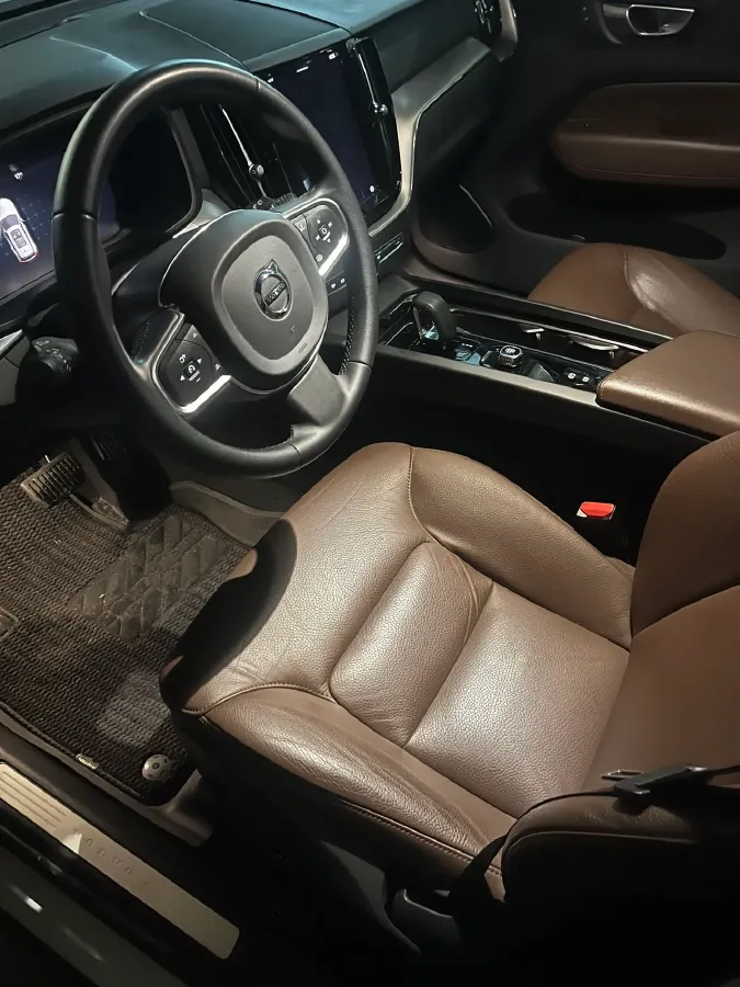 2024 Volvo XC60 2.0T 250HP L4 8AT,autocango,china used car exporter,china ev exporter,chinese used car exporter,chinese used ev exporter