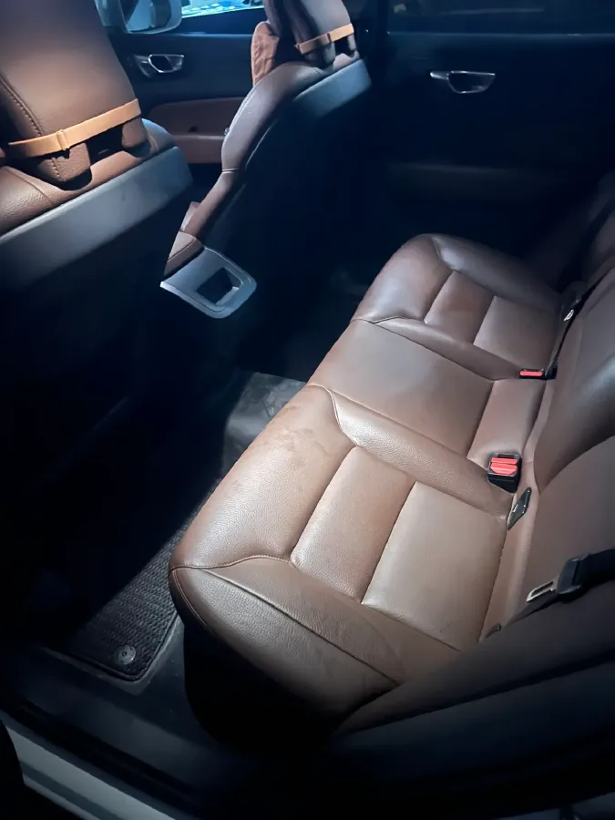 2024 Volvo XC60 2.0T 250HP L4 8AT,autocango,china used car exporter,china ev exporter,chinese used car exporter,chinese used ev exporter