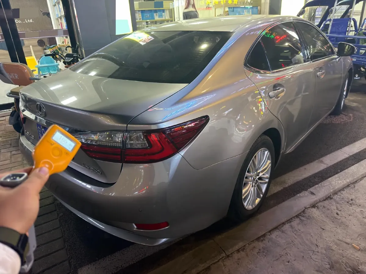 2015 Lexus ES 2.5L 184HP L4 6AT,autocango,china used car exporter,china ev exporter,chinese used car exporter,chinese used ev exporter