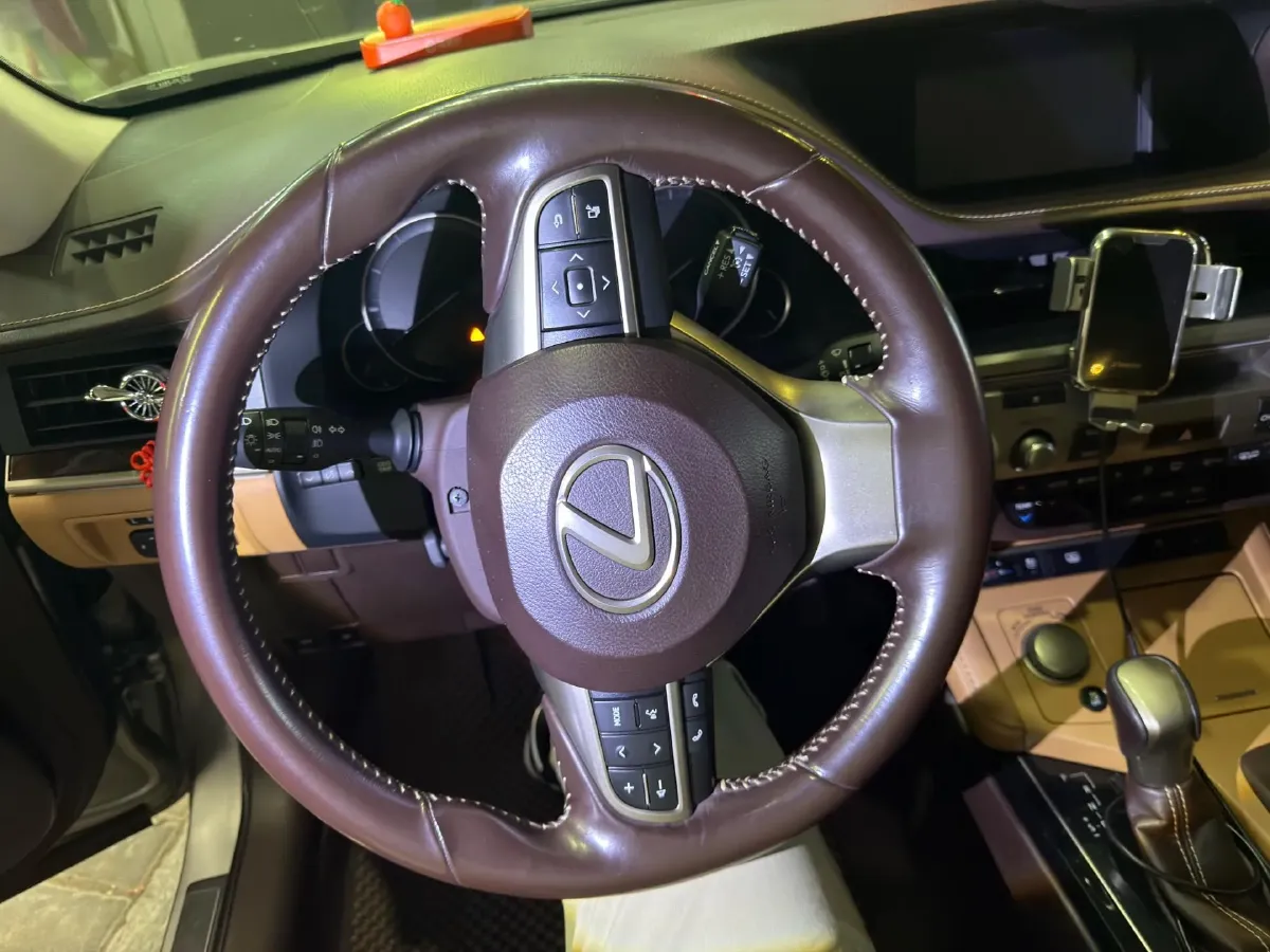 2015 Lexus ES 2.5L 184HP L4 6AT,autocango,china used car exporter,china ev exporter,chinese used car exporter,chinese used ev exporter