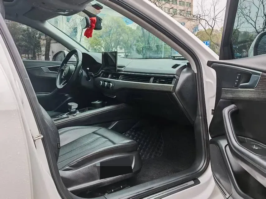 2020 Audi A4L 2.0T 190HP L4 7DCT,autocango,china used car exporter,china ev exporter,chinese used car exporter,chinese used ev exporter