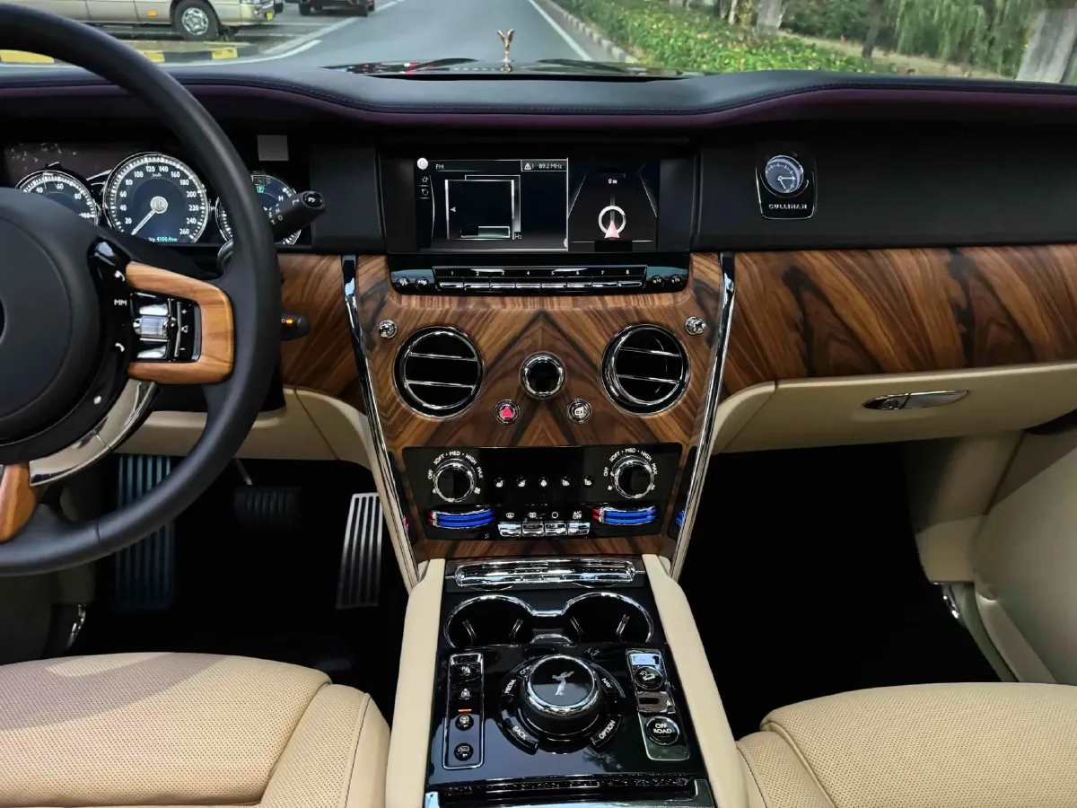 2018 Rolls-Royce Cullinan 6.7T 571HP V12 8AT,autocango,china used car exporter,china ev exporter,chinese used car exporter,chinese used ev exporter