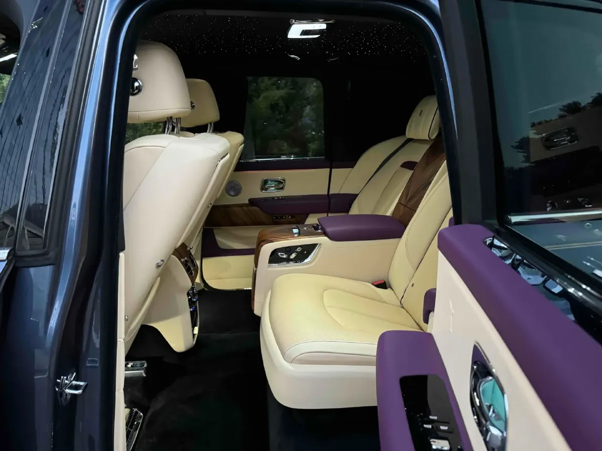 2018 Rolls-Royce Cullinan 6.7T 571HP V12 8AT,autocango,china used car exporter,china ev exporter,chinese used car exporter,chinese used ev exporter