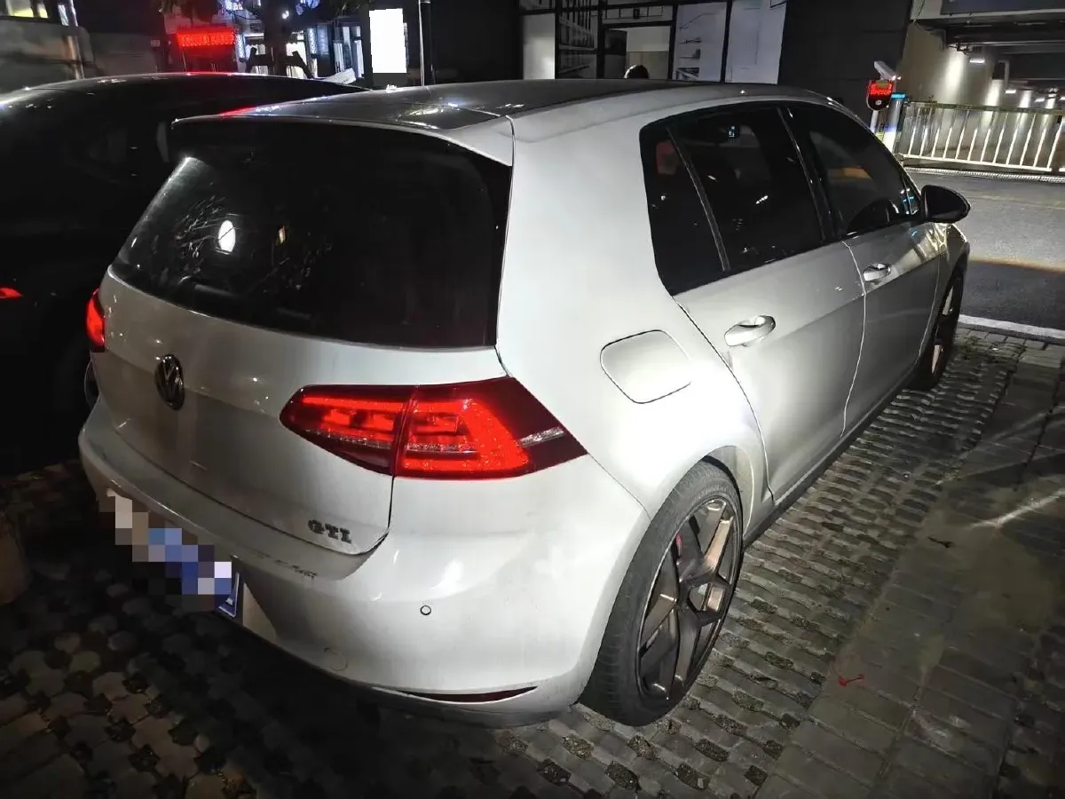 2016 Volkswagen GolfGTI 2.0T 220HP L4 7DCT,autocango,china used car exporter,china ev exporter,chinese used car exporter,chinese used ev exporter