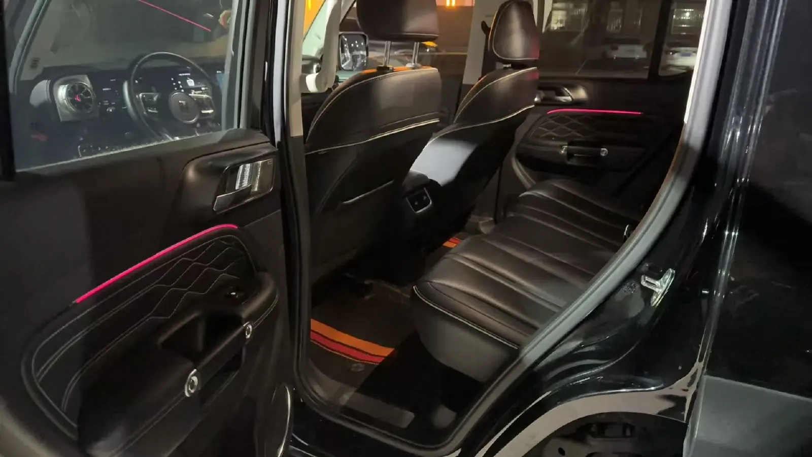 2021 Tank 300 2.0T 227HP L4 8AT,autocango,china used car exporter,china ev exporter,chinese used car exporter,chinese used ev exporter