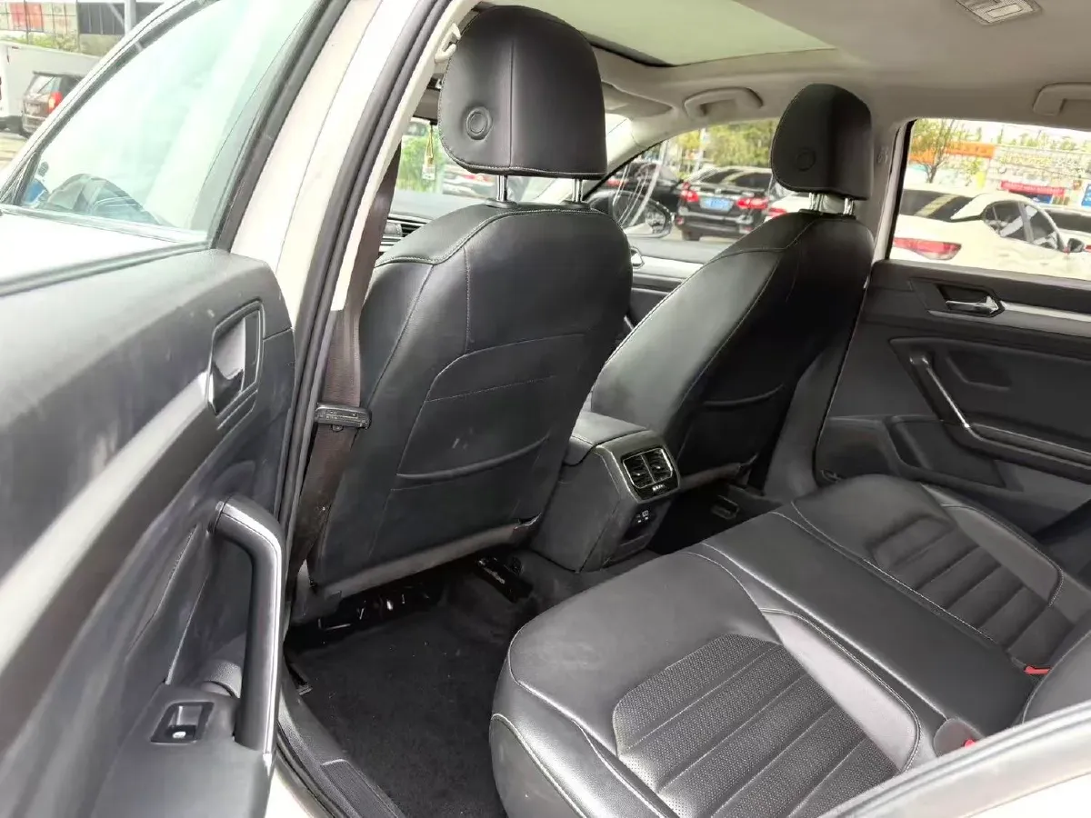 2021 Volkswagen T-Roc 1.4T 150HP L4 7DCT,autocango,china used car exporter,china ev exporter,chinese used car exporter,chinese used ev exporter