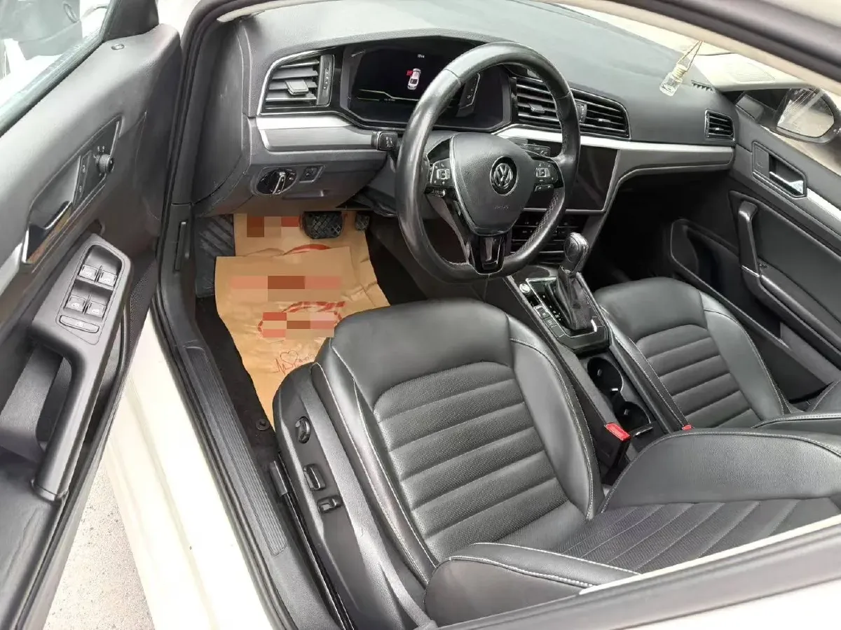 2021 Volkswagen T-Roc 1.4T 150HP L4 7DCT,autocango,china used car exporter,china ev exporter,chinese used car exporter,chinese used ev exporter