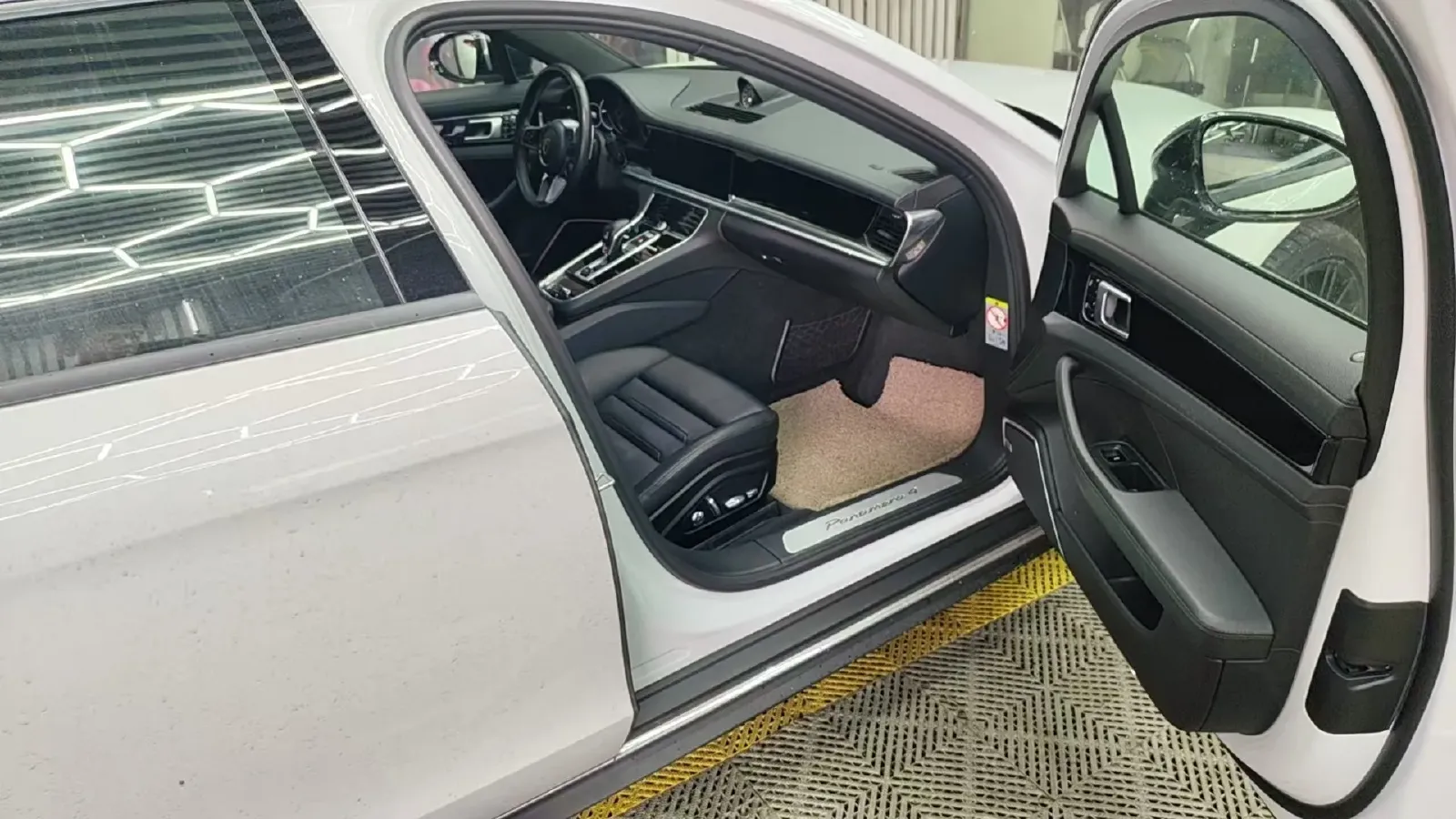 2017 Porsche Panamera 2.9T 330HP V6 8DCT PHEV,autocango,china used car exporter,china ev exporter,chinese used car exporter,chinese used ev exporter